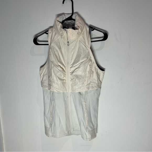 lululemon athletica Jackets & Blazers - Lululemon Athletica White Zip-Up Vest